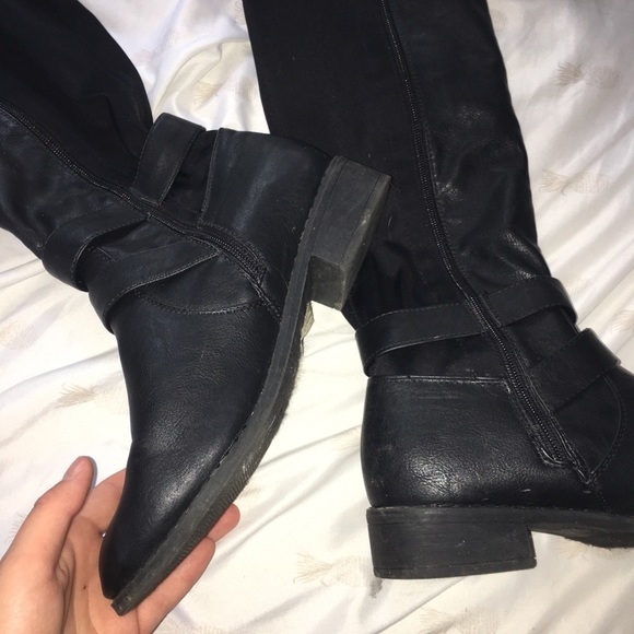 Long black boots - Picture 5 of 5